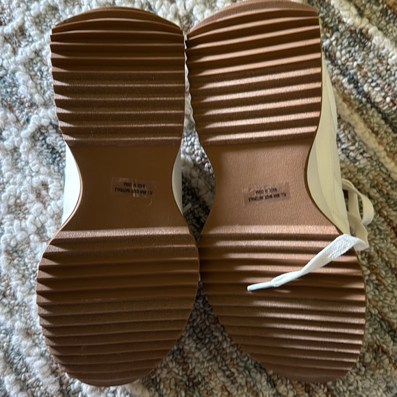 Brand NEW NWT Dolce Vita white sneakers platform size 9 1/2 - Picture 3 of 6